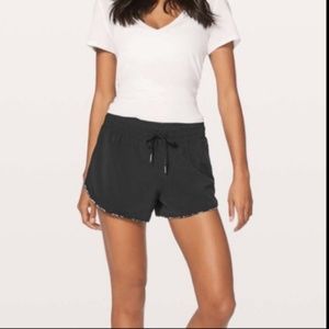 Lululemon Choose a Side Short  Reversible 3" - Sz6